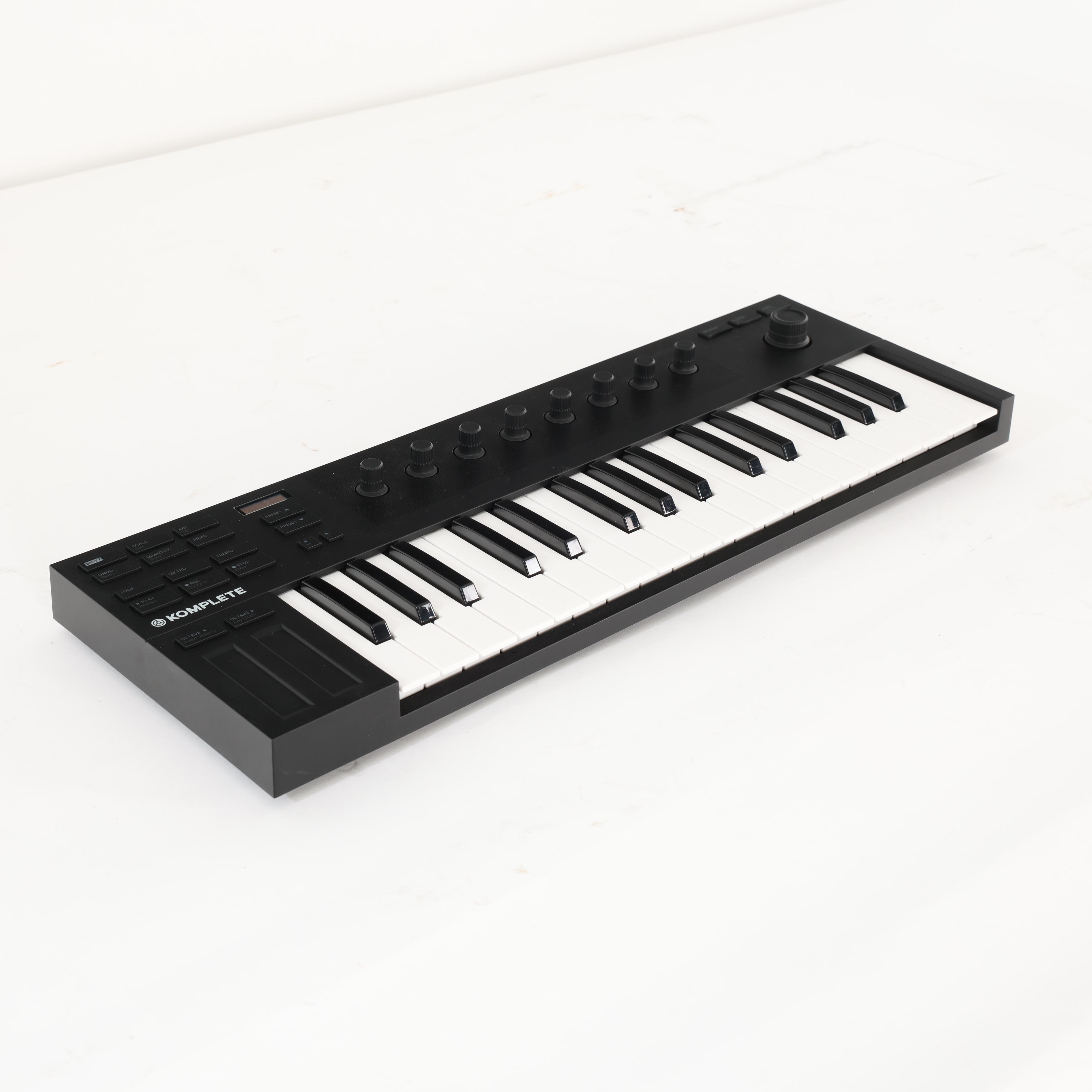 Second Hand Komplete Kontrol M32 - Andertons Music Co.
